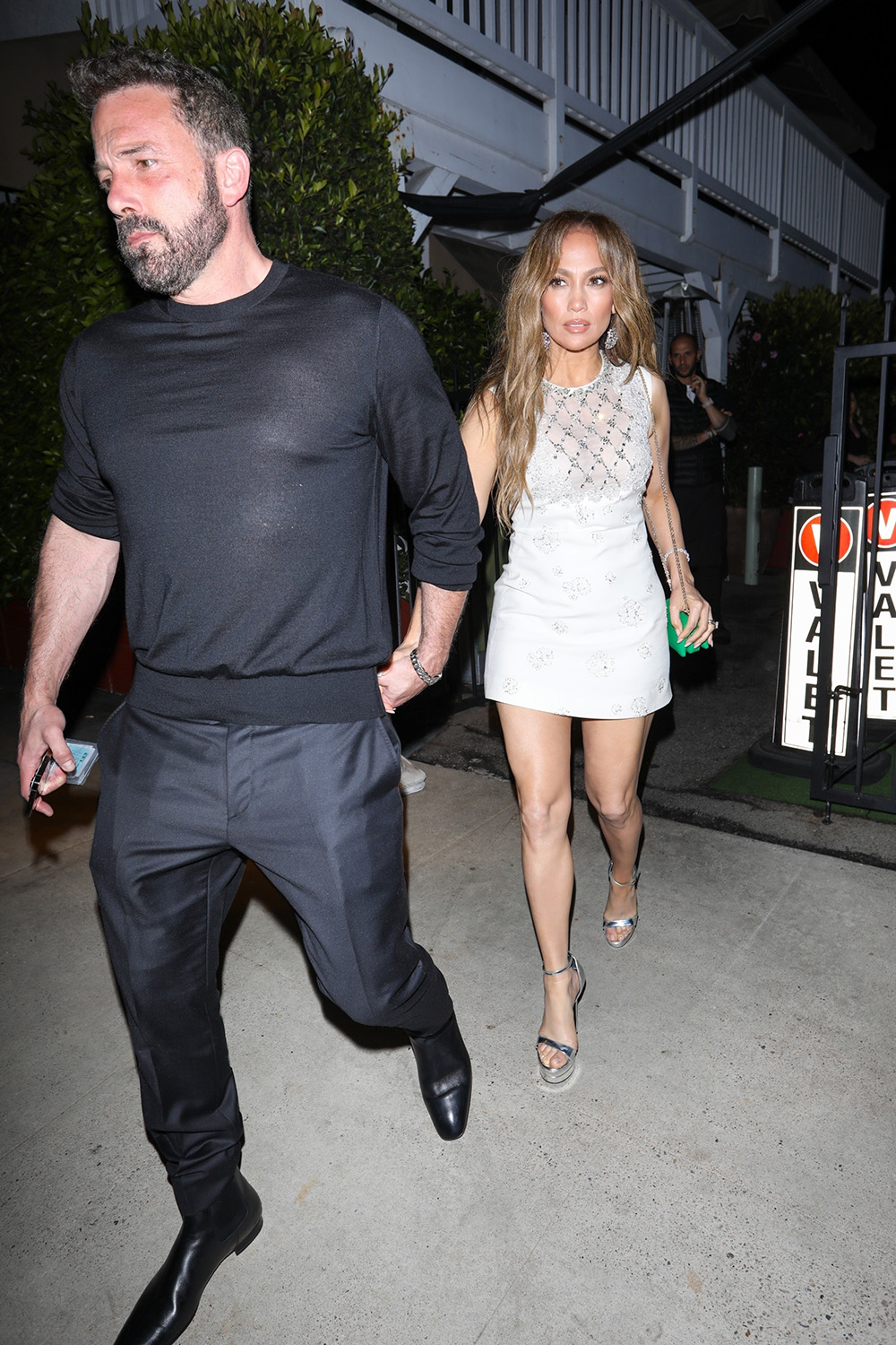 Santa Monica, CA - *EXCLUSIVE* - Jennifer Lopez and Ben Affleck encounter a humorous moment on their anniversary night at Giorgio Baldi, struggling to open the door of their cutting-edge new vehicle as they bid farewell. Pictured: Jennifer Lopez, Ben Affleck BACKGRID USA 16 JULY 2023 USA: +1 310 798 9111 / usasales@backgrid.com UK: +44 208 344 2007 / uksales@backgrid.com *UK Clients - Pictures Containing Children
Please Pixelate Face Prior To Publication*