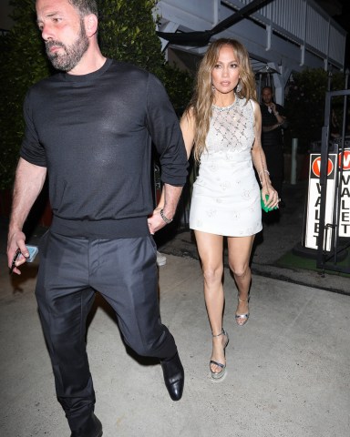 Santa Monica, CA  - *EXCLUSIVE*  - Jennifer Lopez and Ben Affleck encounter a humorous moment on their anniversary night at Giorgio Baldi, struggling to open the door of their cutting-edge new vehicle as they bid farewell.Pictured: Jennifer Lopez, Ben AffleckBACKGRID USA 16 JULY 2023 USA: +1 310 798 9111 / usasales@backgrid.comUK: +44 208 344 2007 / uksales@backgrid.com*UK Clients - Pictures Containing ChildrenPlease Pixelate Face Prior To Publication*