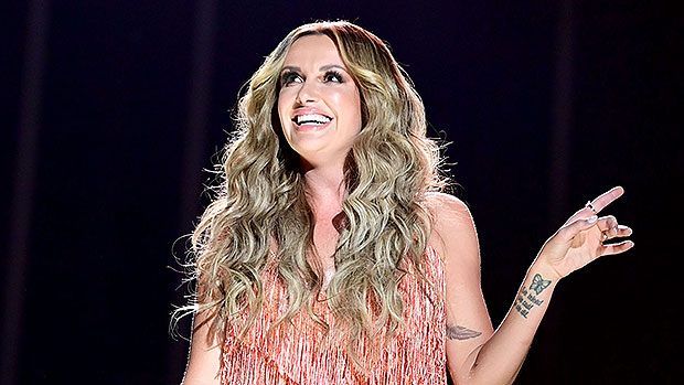 Carly Pearce Falls On Stage In Video & Hilariously Reacts – League1News