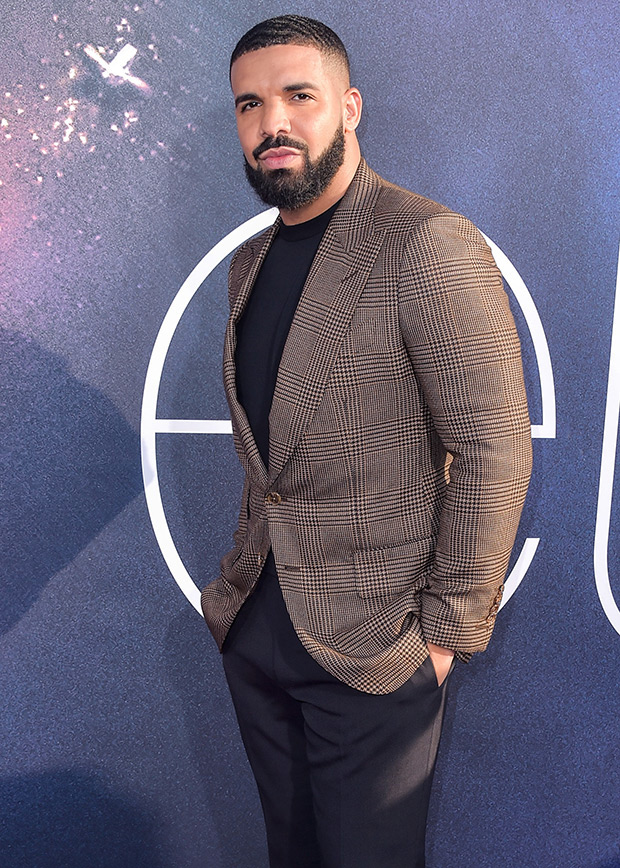 Drake, sahneye elektronik sigara atan hayranına tepki gösterdi