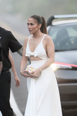 Jennifer Lopez is seen arriving at Michael Rubin 4th of July Party in The Hamptons New York this evening Pictured: Jennifer Lopez Ref: SPL8698828 030723 NON-EXCLUSIVE Picture by: Elder Ordonez / SplashNews.com Splash News and Pictures USA: 310-525-5808 UK: 020 8126 1009 eamteam@shutterstock.com World Rights, No Poland Rights, No Portugal Rights, No Russia Rights