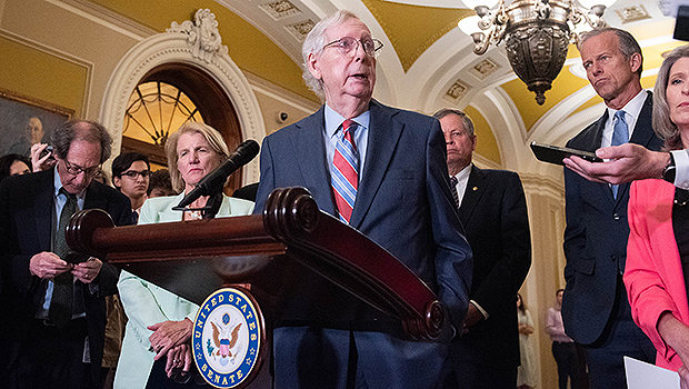 Mitch McConnell Stops Speaking & Freezes During Press Conference ...