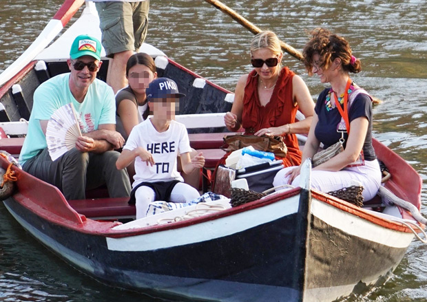 Sarah Michelle Gellar gondola ride in italy with kids