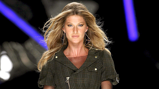 Brazilian Top Model Gisele Bundchen Takes to the Catwalk Presenting a Creation Part of Colcci Brand's Autum/winter 2007 Collection at the Rio De Janeiro Fashion Week in Brazil Friday 19 January 2007 Brazil Rio De Janeiro
Brazil Fashion Week - Jan 2007