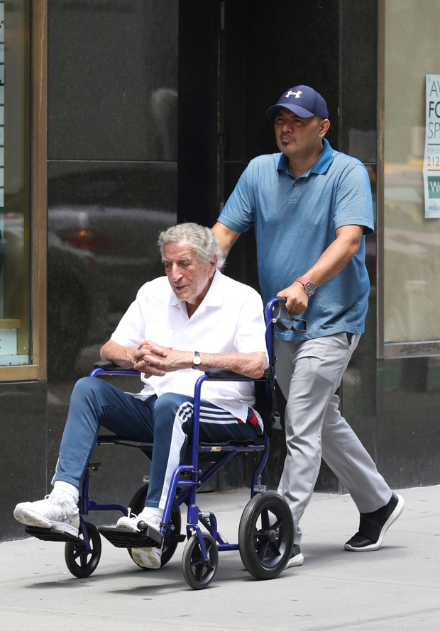 Tony Bennett Tekerlekli Sandalyede Son Görüşte: Video - Hollywood Life
