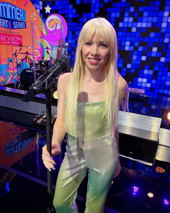 Carly Rae Jepsen Wears Nasty Gal On Good Morning America!