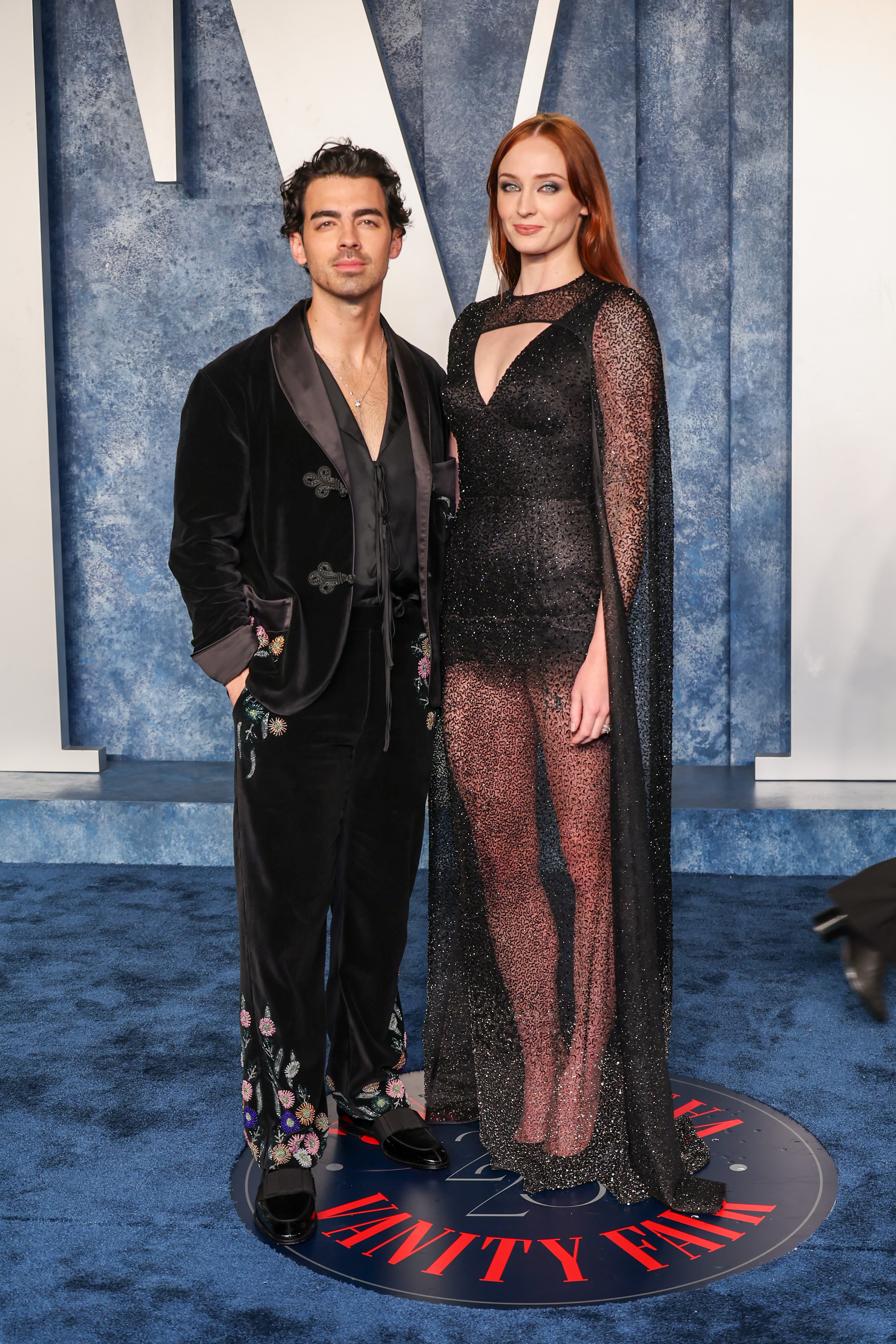BEVERLY HILLS, CALIFORNIA - MARCH 12: (L-R) Joe Jonas and Sophie Turner attend the 2023 Vanity Fair Oscar Party Hosted By Radhika Jones at Wallis Annenberg Center for the Performing Arts on March 12, 2023 in Beverly Hills, California. (Photo by Amy Sussman/Getty Images)