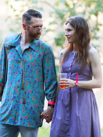 Amanda Knox with fellow  Christopher guests astatine  the Criminal Justice Festival successful  Modena instrumentality     a cocktail successful  the garden
Amanda Knox sojourn  to Italy - 13 Jun 2019