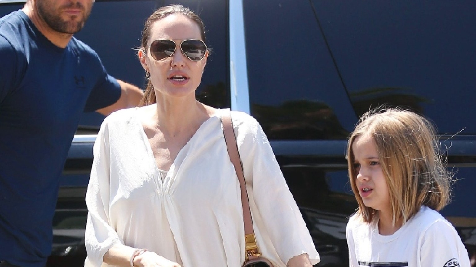 Vivienne Jolie Pitt Is Angelinas Assistant On Broadway Show