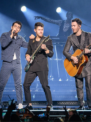 Official jonas Brothers Concerts Tour Yankee Stadium The Bronx, NY