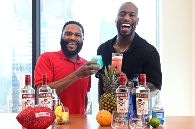 Anthony Anderson and Vernon Davis Stop by Times Square to Kickoff NFL Season with Smirnoff Heads or Cocktails Program