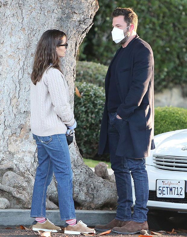 Jennifer Garner & Ben Affleck Share Friendly Hug & Laugh Inside Car