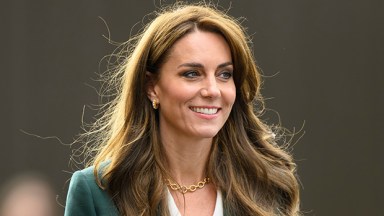 Kate Middleton Rocks Green Suit During Textile Mill Visit: Photos