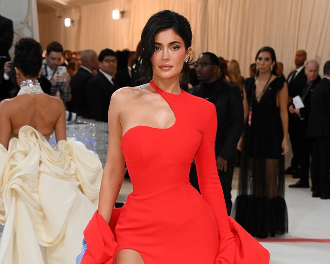 Kim Kardashian fans speechless as star puts her 'huge' butt on display in  skintight leggings in new pics