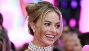 margot robbie lashes