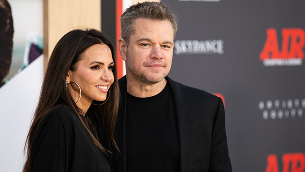 Matt Damon y su esposa Luciana Barroso se dan la mano durante una rara salida en Nueva York: fotos