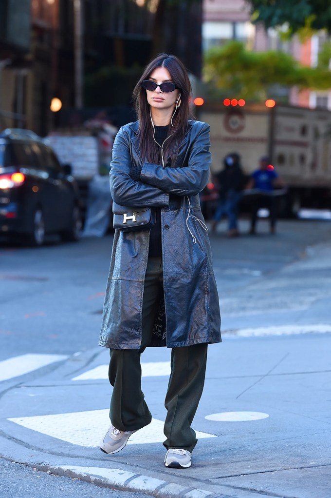Emily Ratajkowski’s Fall Styles Are ESSENTIAL For Your Cold Weather Wardrobe