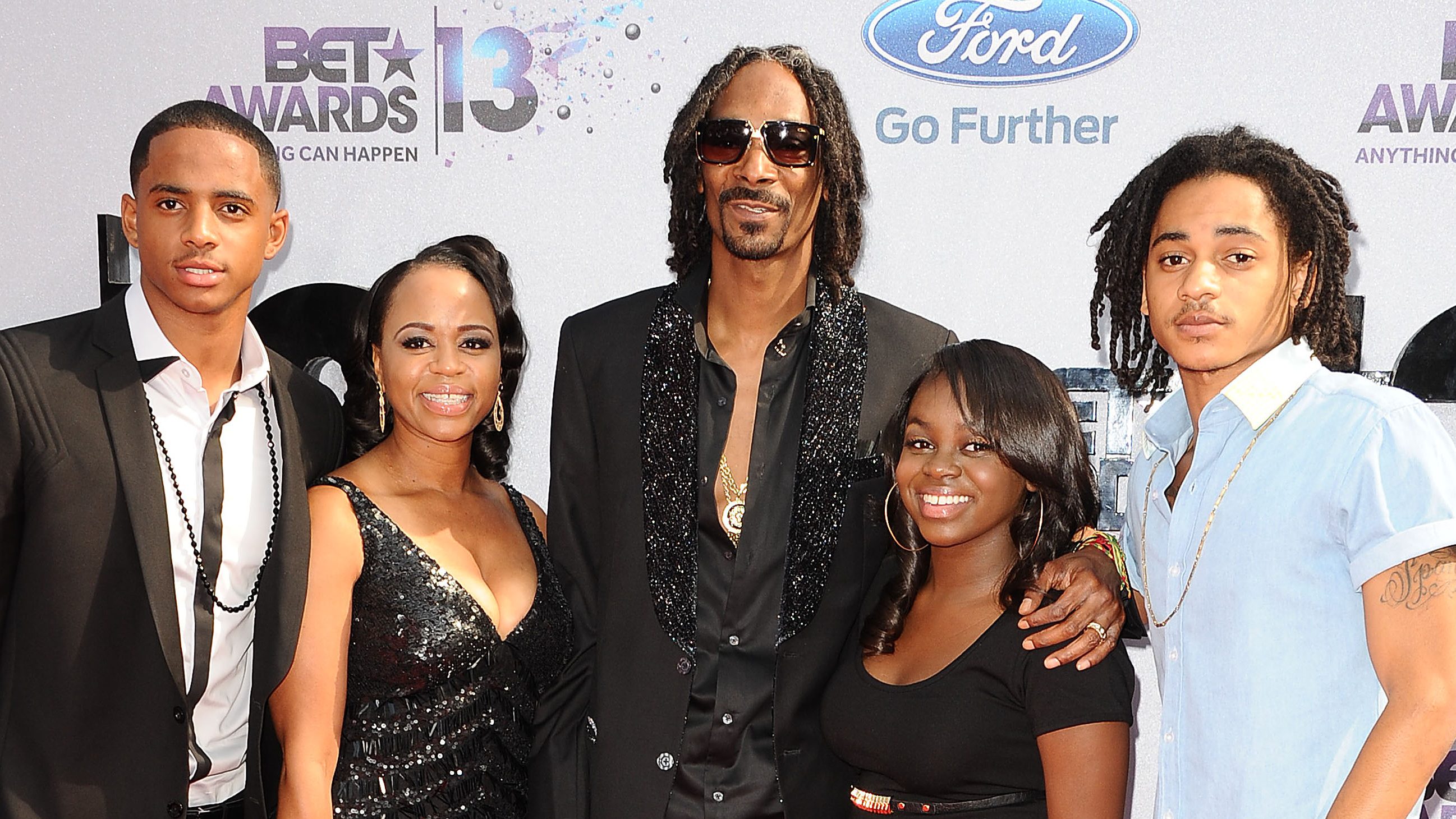 LOS ANGELES, CA - JUNE 30: Snoop Dogg aka Snoop Lion, wife Shante Taylor and children Corde Broadus, Cordell Broadus and Cori Broadus attend the 2013 BET Awards at Nokia Theatre L.A. Live on June 30, 2013 in Los Angeles, California. (Photo by Jason LaVeris/FilmMagic)