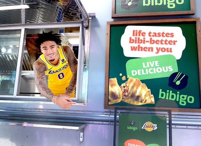 Lakers player Jalen Hood Schifino stops by the bibigo food truck
