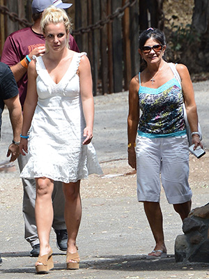 Britney Spears Claims She Drank Cocktails as a Minor With Her Mom