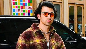 Joe Jonas Holds Hands With Daughter Willa in New York City: Photos