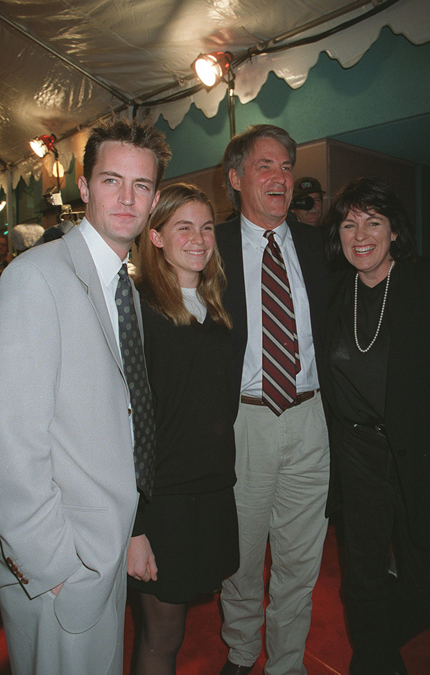 Orang Tua Matthew Perry: Segalanya Tentang John & Suzanne, Ibu Tirinya ...