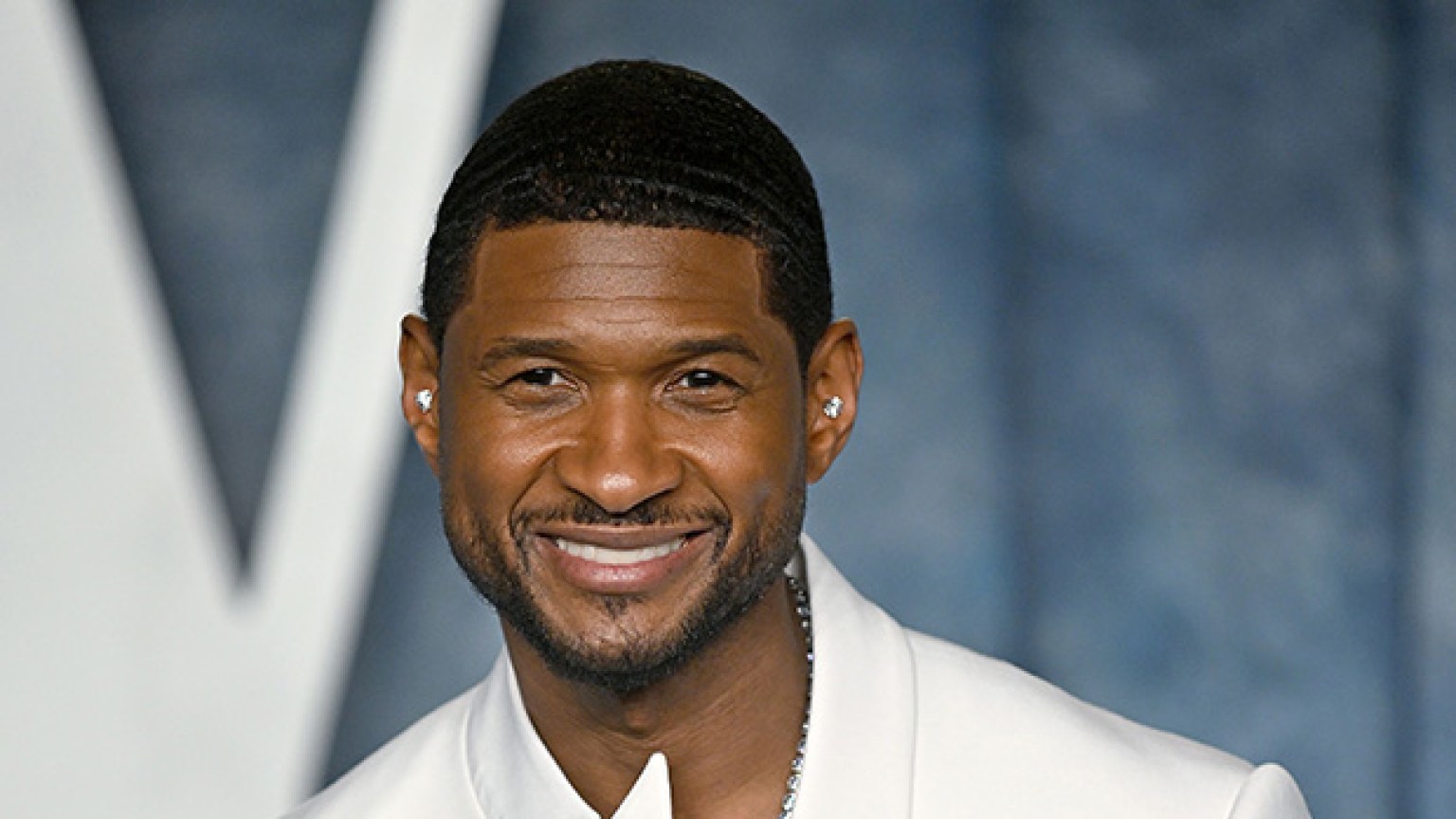 Usher Serenades Doja Cat & Jessica Alba During Last Vegas Concert ...