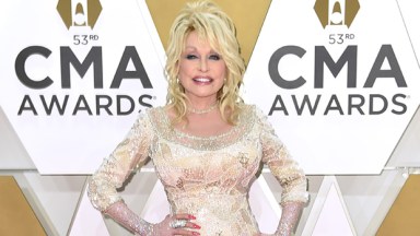 Dolly Parton Reveals Why She Doesn’t Textual content and Has a Fax Machine – Hollywood Life