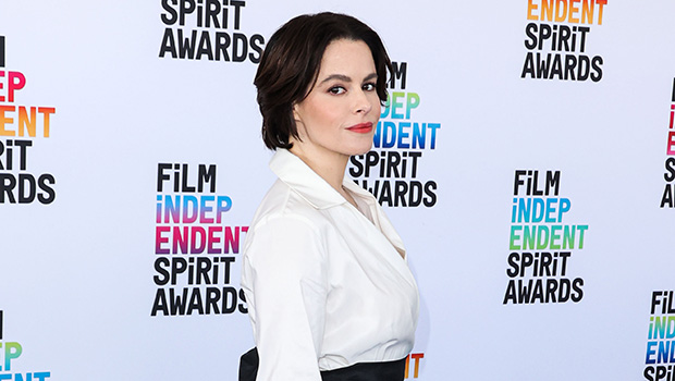 Emily Hampshire Apologizes for Johnny Depp and Amber Heard Costumes – League1News