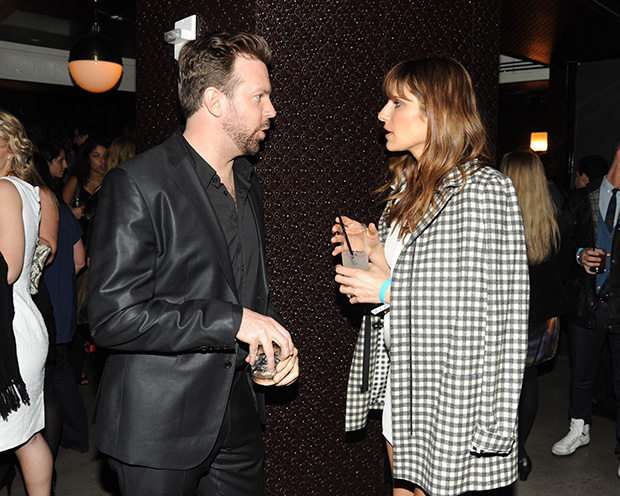 Jason Sudeikis e Lake Bell partecipano al concerto dei Guns N' Roses: foto