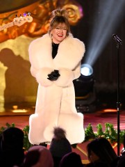 CHRISTMAS IN ROCKEFELLER CENTER -- 2023  -- Pictured: Kelly Clarkson -- (Photo by: Scott Gries/NBC)