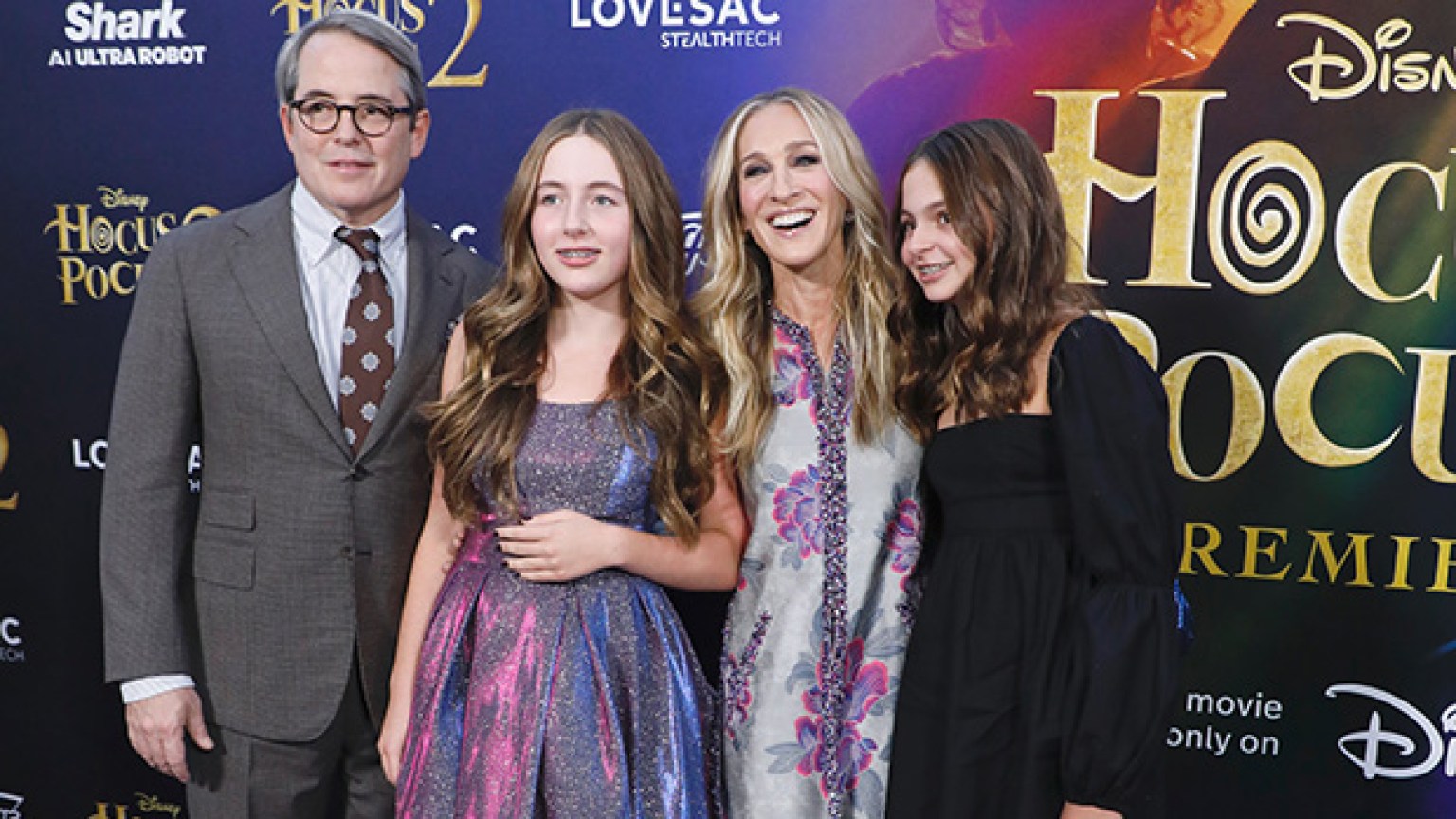 Sarah Jessica Parker Poses for Selfie With Husband and Their 3 Kids ...