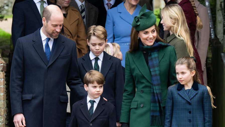  Prince William, Prince of Wales, Prince Louis of Wales, Prince George of Wales, Catherine, Princess of Wales and Princess Charlotte of Wales attend the Christmas Morning Service at Sandringham Church on December 25, 2024 in Sandringham, Norfolk. (Photo by Samir Hussein/WireImage)