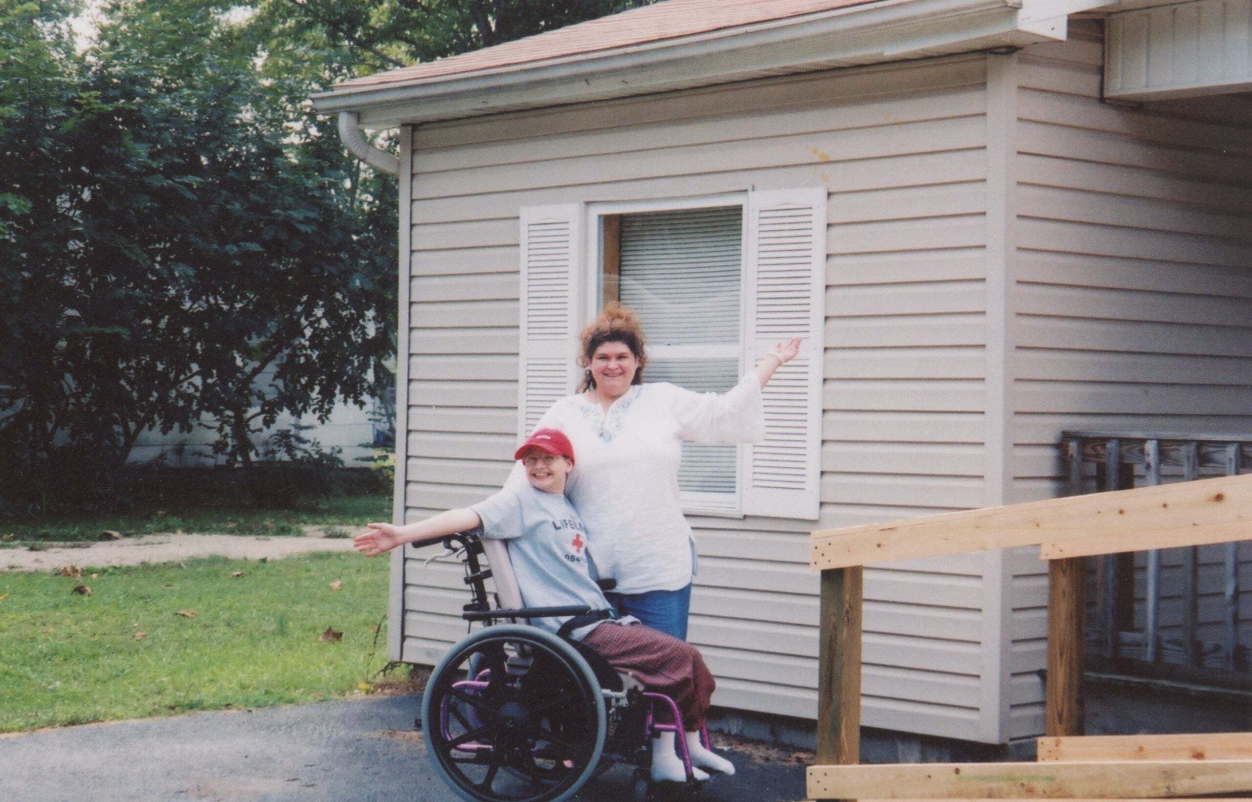 Gypsy-Rose-Blanchard-at-home-with-her-mom