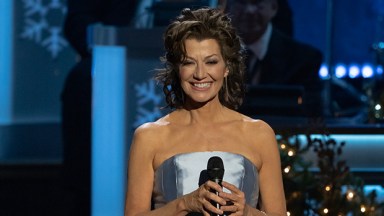 Amy Grant’s ‘CMA Country Christmas’ Dress: Photos of Her Looks