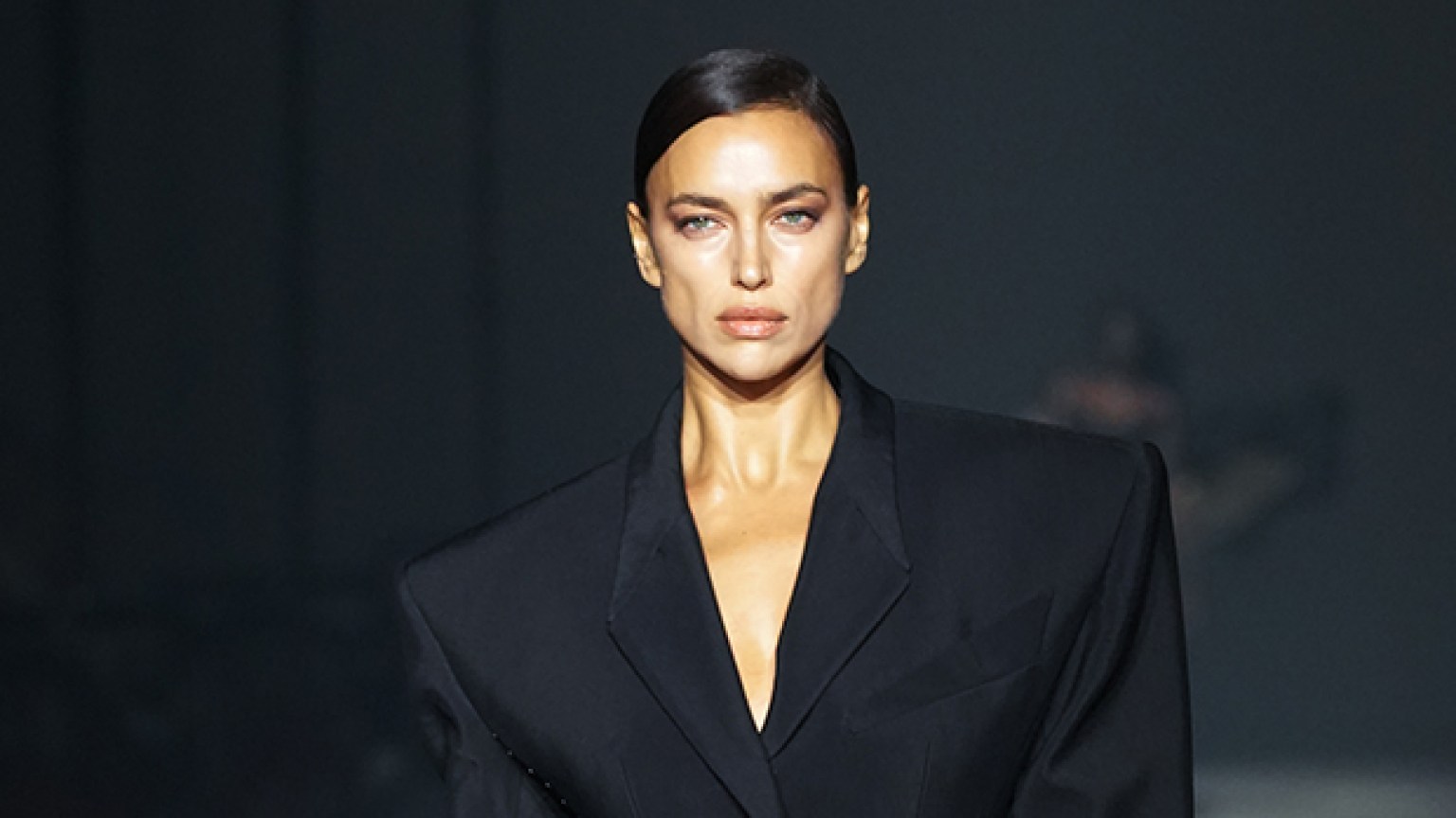 Irina Shayk’s Skincare Secret: Collagen Powder for Glowing Skin ...