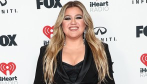 Is Kelly Clarkson Single?