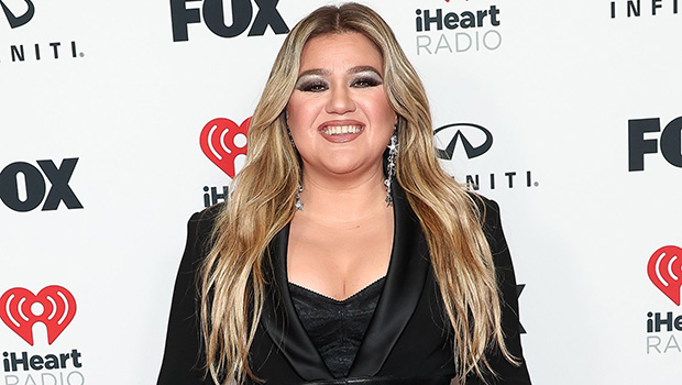 Is Kelly Clarkson Single?