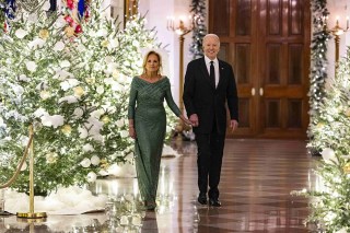 US President Joe Biden (R) and First Lady Jill Biden (L) arrive to host the 2023 Kennedy Center Honorees in the East Room of the White House in Washington, DC, USA, 03 December 2023. Recipients of the 46th Kennedy Center Honors for lifetime artistic achievement include actor and comedian Billy Crystal, soprano Renee Fleming, British singer-songwriter Barry Gibb, singer and actress Queen Latifah, and singer Dionne Warwick.
US President Joe Biden hosts Kennedy Center Honorees at White House, WASHINGTON, United States - 03 Dec 2023