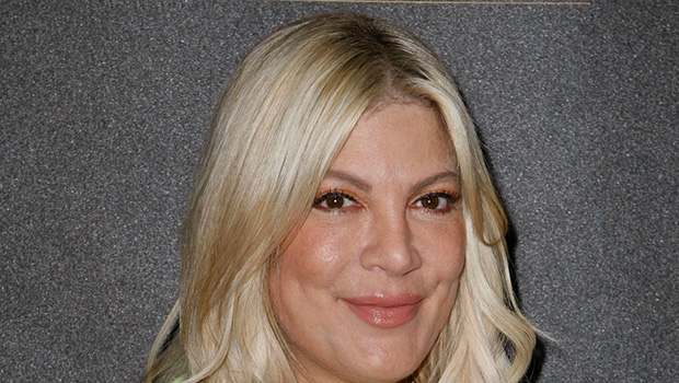 Tori Spelling Chats With Thriller Man Throughout Vacation Buying: Photographs – League1News