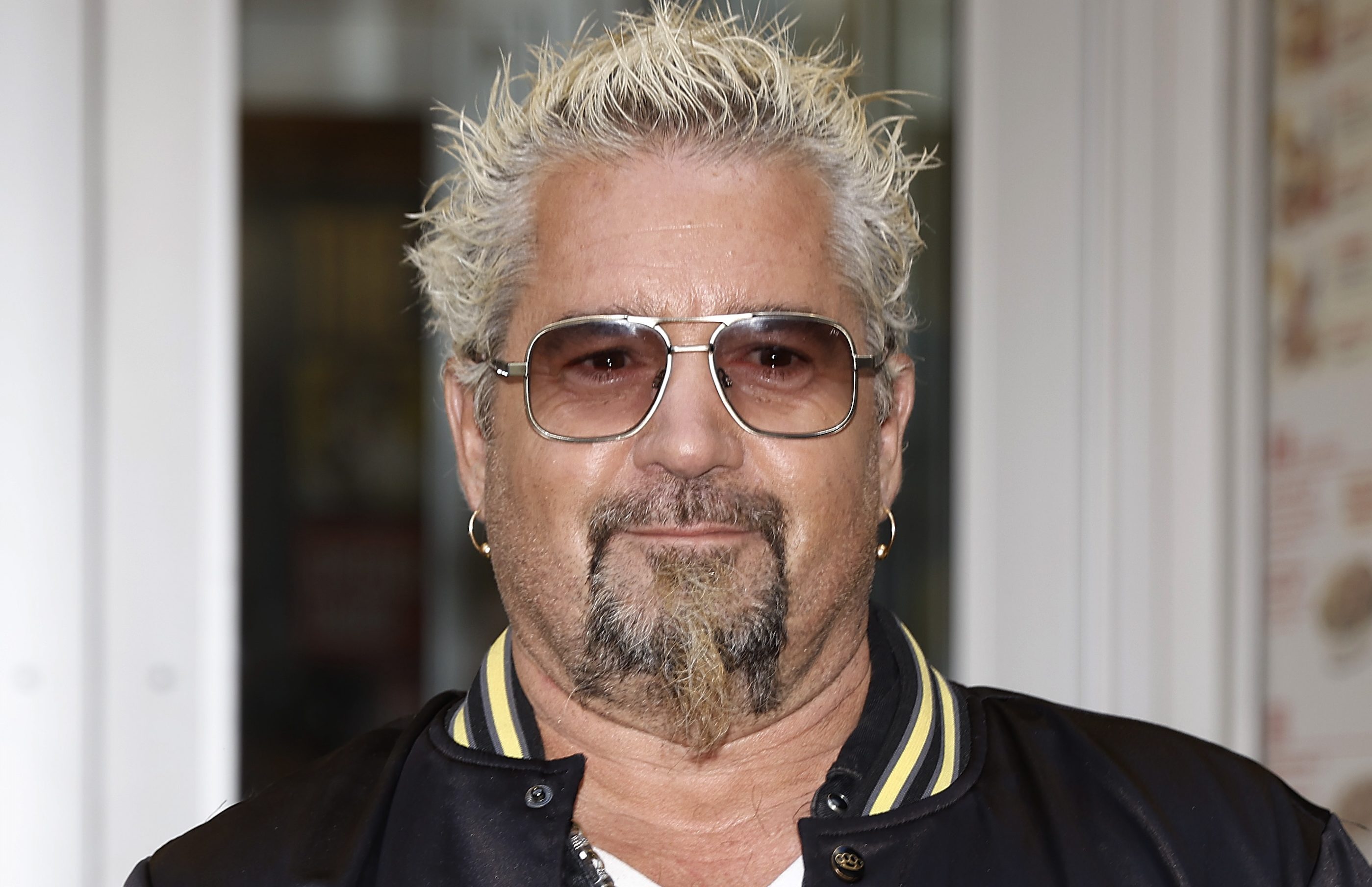NUEVA YORK, NUEVA YORK - 26 DE FEBRERO: ¡Guy Fieri abre Chicken Guy! Restaurante en Times Square el 26 de febrero de 2025 en la ciudad de Nueva York. (Foto de John Lamparski/Getty Images)