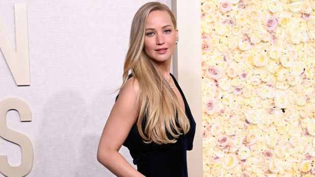 Jennifer Lawrence at Golden Globes 2024: Red Carpet Photos Hollywood Life Jennifer Lawrence at Golden Globes 2024: Red Carpet Photos Hollywood Life