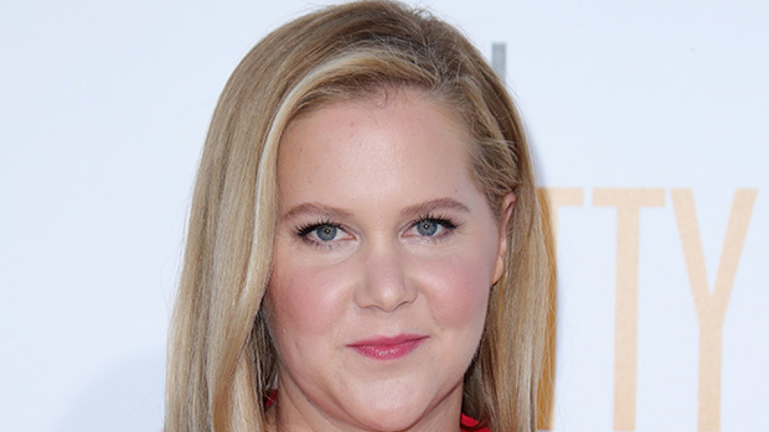 Amy Schumer Shares Underwear Selfie And Reveals She Gained 40 Pounds Hollywood Life 