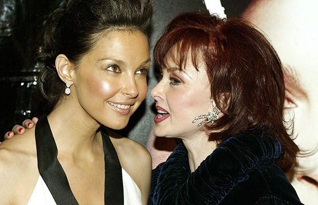 Ashley Judd Reveals Her Last Words to Naomi Judd After Her Mom's Death by  Suicide