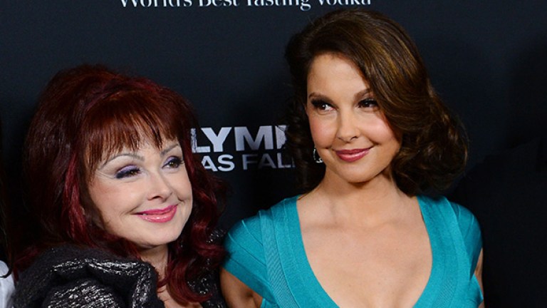 Ashley Judd’s Last Words to Mom Naomi Judd After Her Death by Suicide ...