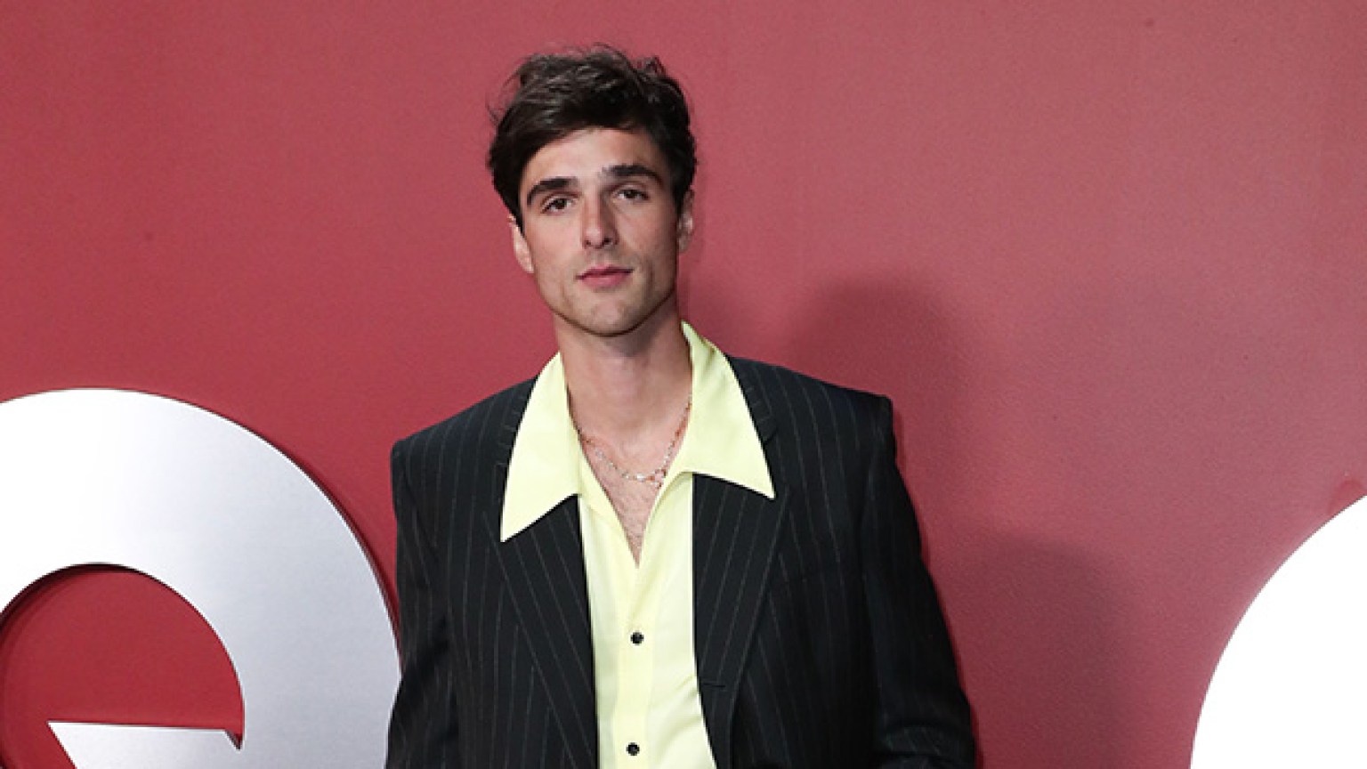 Jacob Elordi Recreates ‘Saltburn’ Scene Smelling ‘Bathwater’ Candle ...