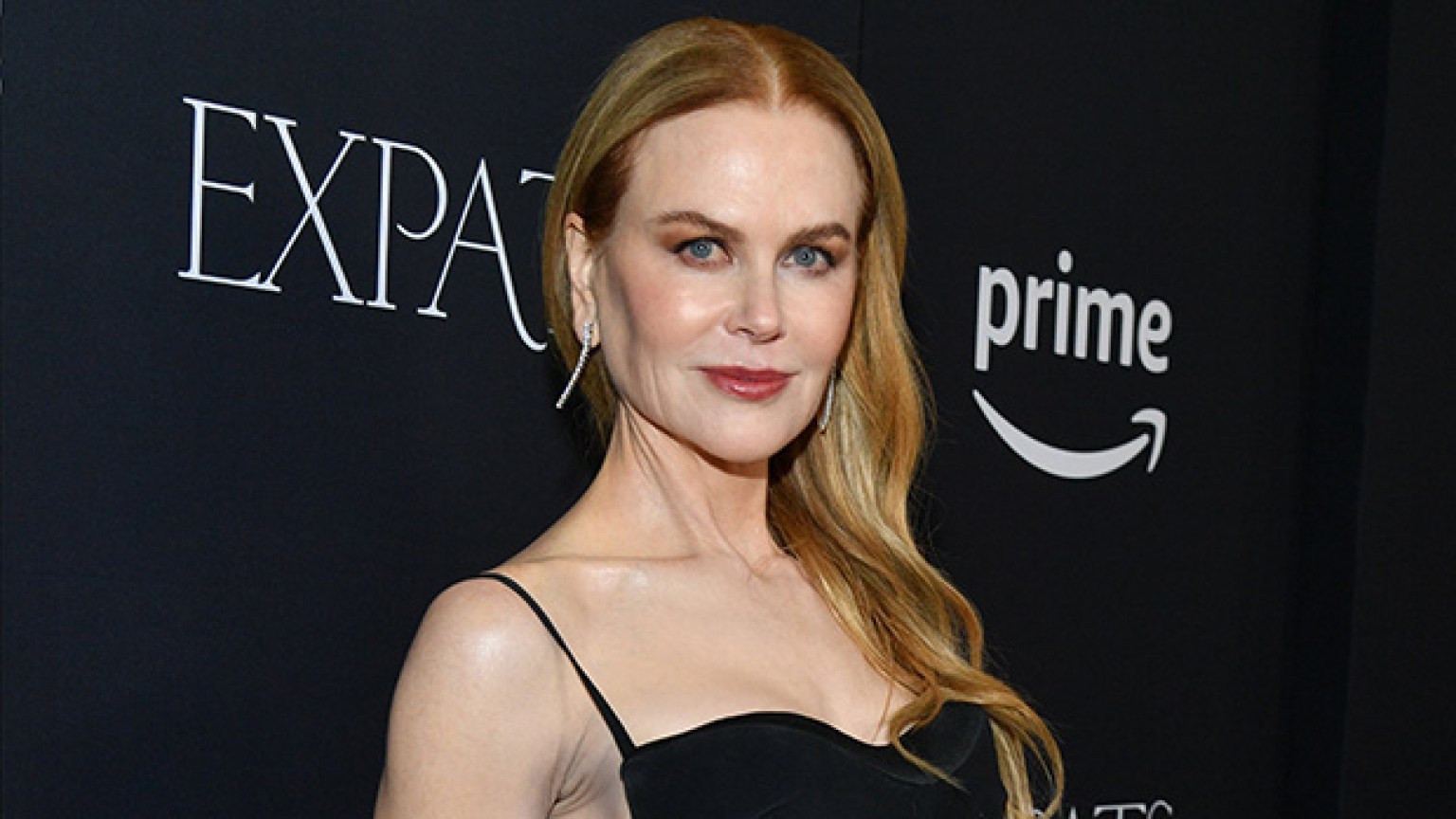 Nicole Kidman Wears Backless Dress With Slit To ‘Expats’ Premiere ...