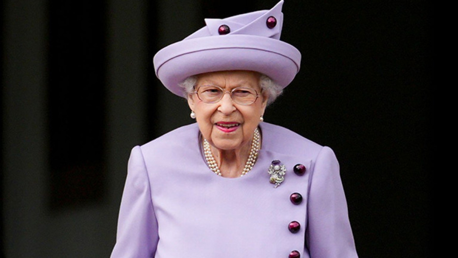 Queen Elizabeths Final Moments Revealed In Newly Released Memo