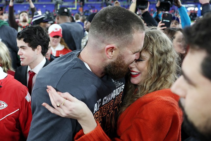 Travis Kelce and Taylor Swift Cuddle