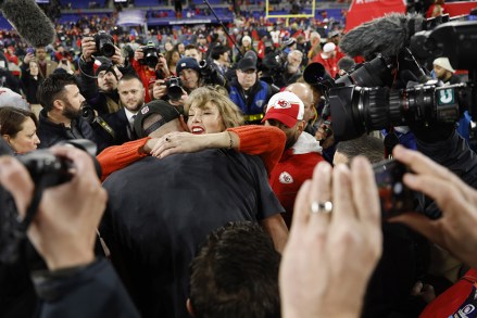 Kansas City Chiefs TE Travis Kelce (87) celebrates with Taylor Swift after defeating the Baltimore Ravens in the AFC Championship game at M&T Bank Stadium in Baltimore, MD. Photo/ Mike Buscher / Cal Sport Media
NFL Chiefs vs Ravens, Baltimore, USA - 28 Jan 2024